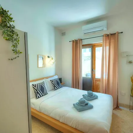 Large & Cozy Flat, Spacious Yard, Near Pmic1-2 *