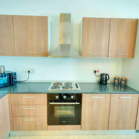 Appartement Large & Cozy Flat, Spacious Yard, Near Pmic1-2