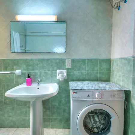 Large & Cozy Flat, Spacious Yard, Near Pmic1-2 *
