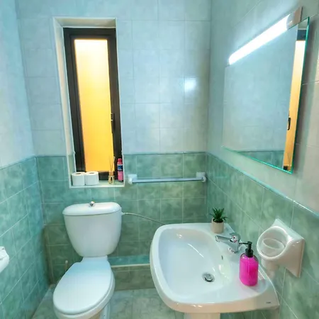 Large & Cozy Flat, Spacious Yard, Near Pmic1-2 Sliema