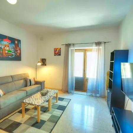Large & Cozy Flat, Spacious Yard, Near Pmic1-2 Apartmán *