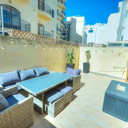 Large & Cozy Flat, Spacious Yard, Near Pmic1-2 Appartement